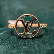 انگشتر طلا 18 عیار زنانه مدل ال وی کد 009 - Image 2