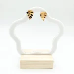 گوشواره طلا 18 عیار زنانه طلاکده مدل برگ مینیمال کد 1 - Image 3